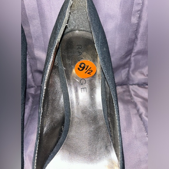 Rampage Pin Striped Stilettos - 9.5 - Picture 4 of 7